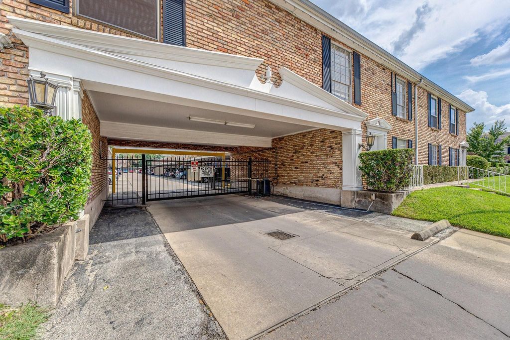 2101 Fountain View Drive 46C, Houston, TX 77057