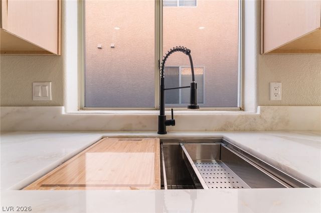 3925 Canyon Meadows Court, Las Vegas, NV 89129