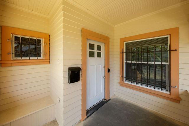 625 W Poplar St, Stockton, CA 95203