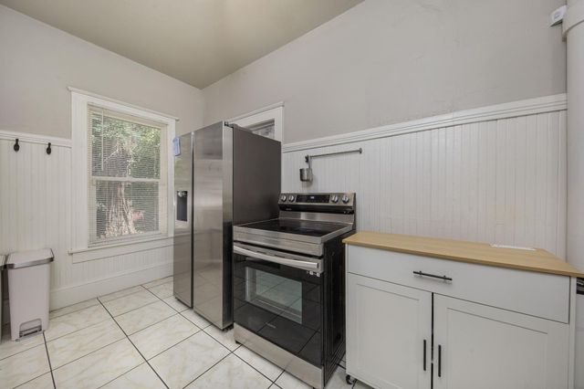 625 W Poplar St, Stockton, CA 95203