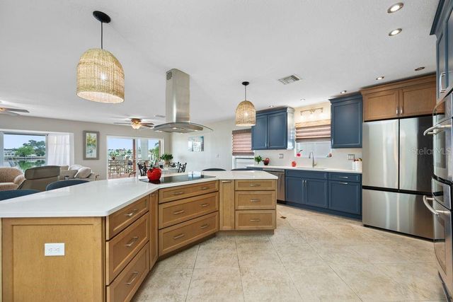 530 79TH STREET S, St Petersburg, FL 33707