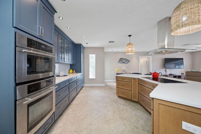 530 79TH STREET S, St Petersburg, FL 33707