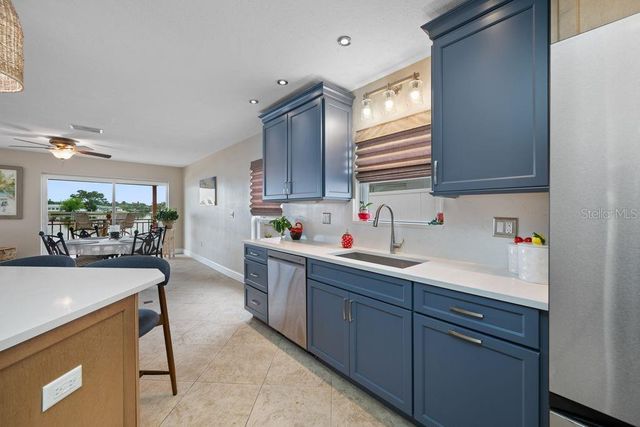 530 79TH STREET S, St Petersburg, FL 33707