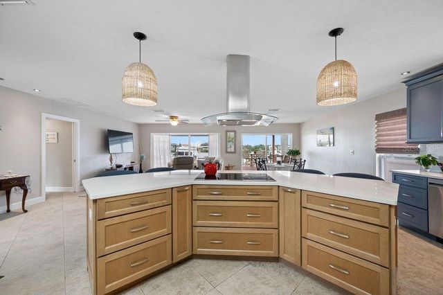 530 79TH STREET S, St Petersburg, FL 33707
