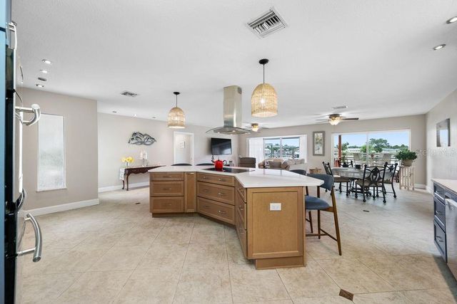 530 79TH STREET S, St Petersburg, FL 33707