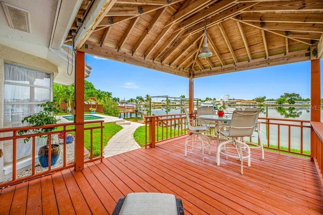 530 79TH STREET S, St Petersburg, FL 33707