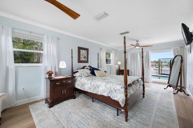 530 79TH STREET S, St Petersburg, FL 33707