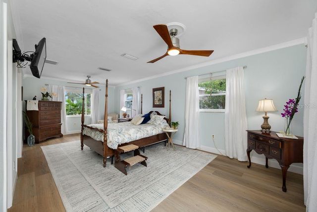 530 79TH STREET S, St Petersburg, FL 33707