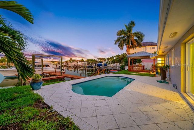 530 79TH STREET S, St Petersburg, FL 33707
