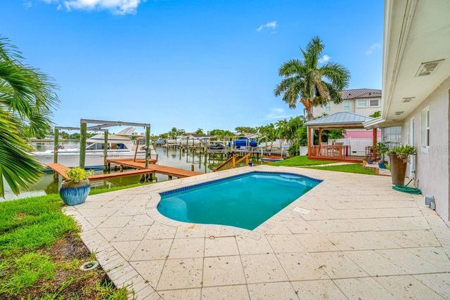 530 79TH STREET S, St Petersburg, FL 33707