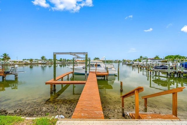530 79TH STREET S, St Petersburg, FL 33707