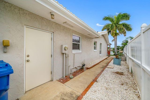 530 79TH STREET S, St Petersburg, FL 33707