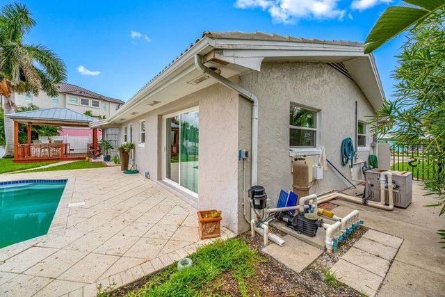 530 79TH STREET S, St Petersburg, FL 33707