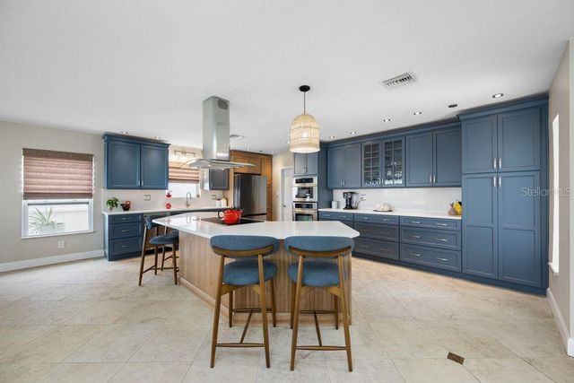 530 79TH STREET S, St Petersburg, FL 33707