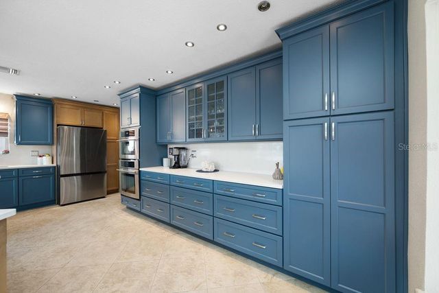 530 79TH STREET S, St Petersburg, FL 33707