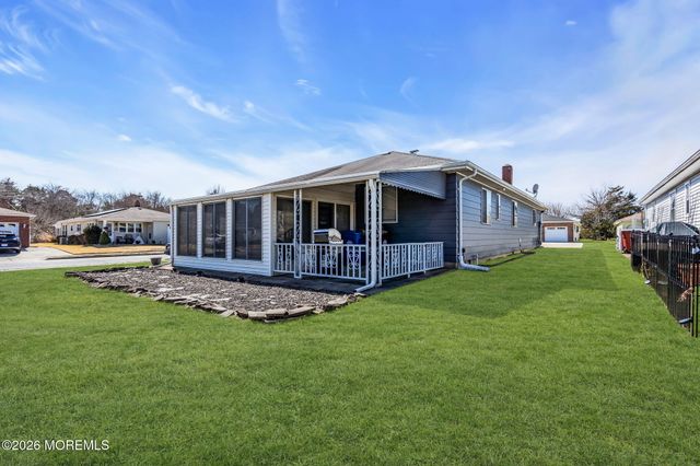 31 Boca Raton Street, Toms River, NJ 08757