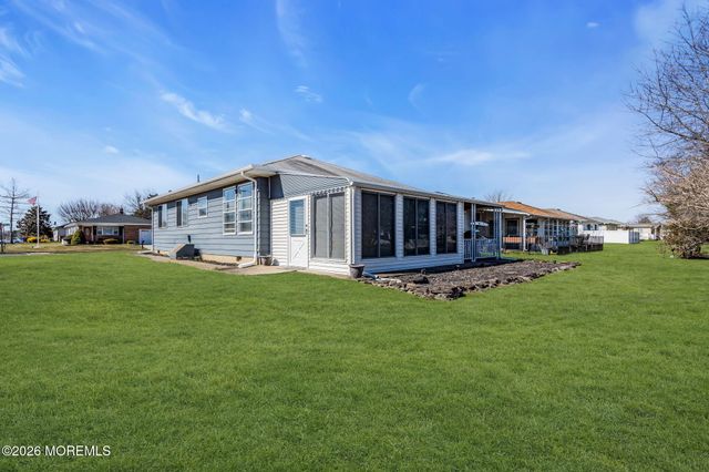 31 Boca Raton Street, Toms River, NJ 08757