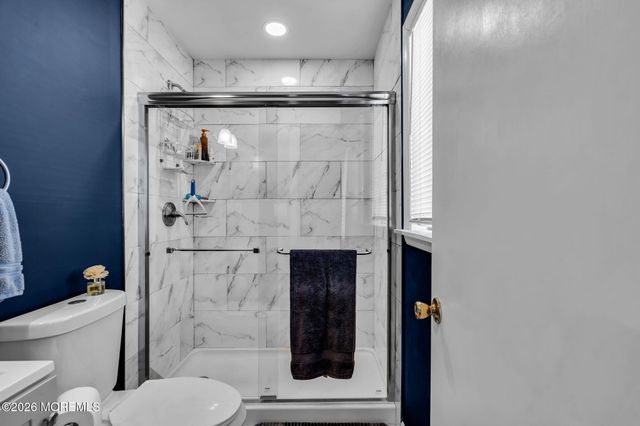 31 Boca Raton Street, Toms River, NJ 08757