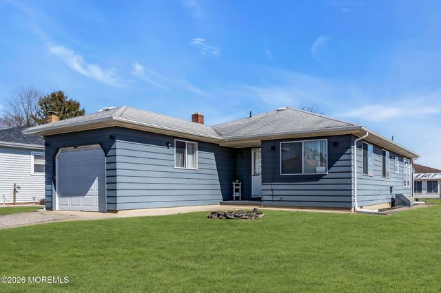 31 Boca Raton Street, Toms River, NJ 08757