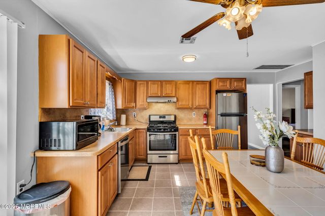 31 Boca Raton Street, Toms River, NJ 08757