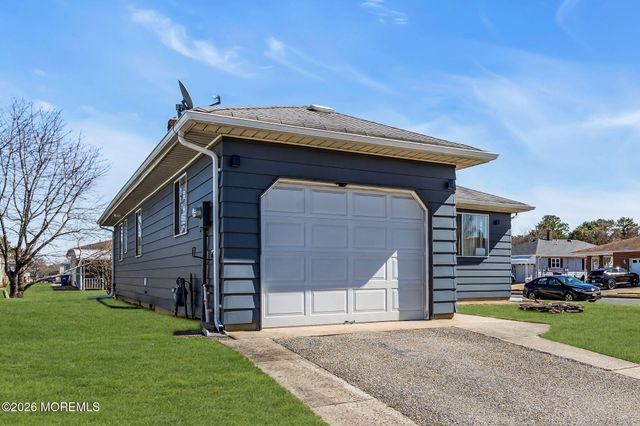 31 Boca Raton Street, Toms River, NJ 08757