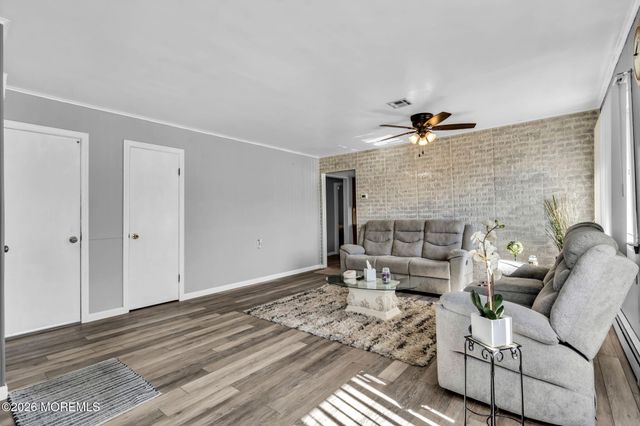 31 Boca Raton Street, Toms River, NJ 08757