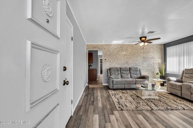 31 Boca Raton Street, Toms River, NJ 08757