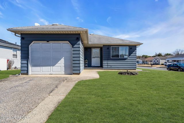 31 Boca Raton Street, Toms River, NJ 08757