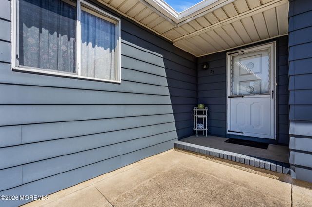 31 Boca Raton Street, Toms River, NJ 08757