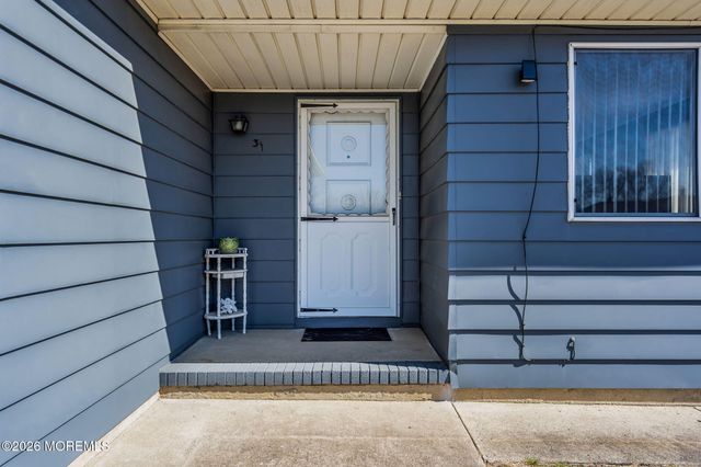 31 Boca Raton Street, Toms River, NJ 08757