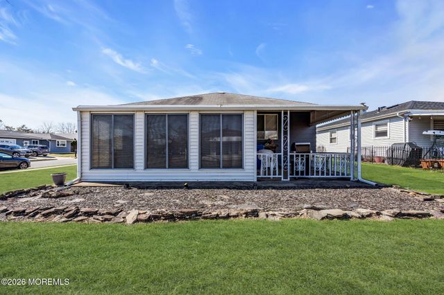 31 Boca Raton Street, Toms River, NJ 08757