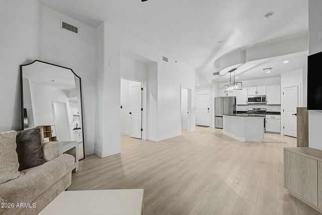 945 E PLAYA DEL NORTE Drive 2007, Tempe, AZ 85288