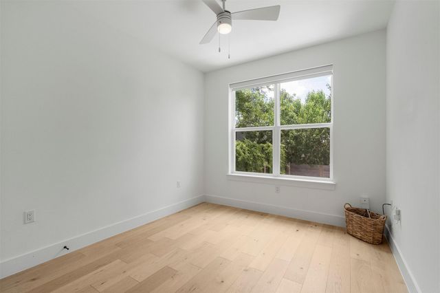2000 Greenwood Ave B, Austin, TX 78723