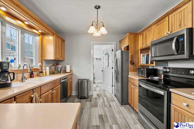 2001 Elanie Cir., Florence, SC 29505