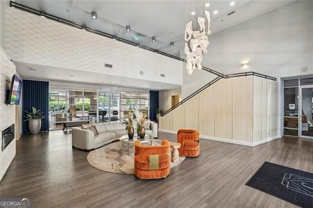 711 Cosmopolitan Drive NE 523, Atlanta, GA 30324