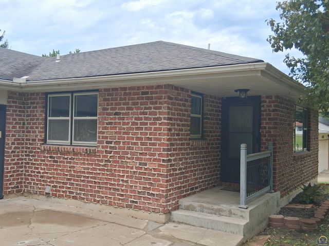 3713 SE Long ST, Topeka, KS 66609