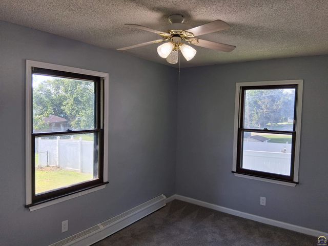 3713 SE Long ST, Topeka, KS 66609