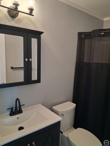 3713 SE Long ST, Topeka, KS 66609