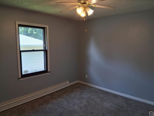 3713 SE Long ST, Topeka, KS 66609