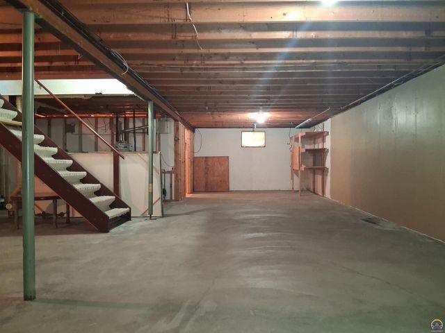3713 SE Long ST, Topeka, KS 66609