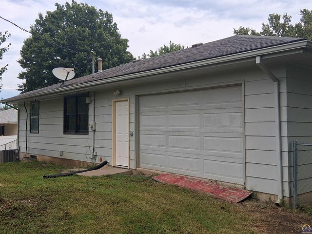 3713 SE Long ST, Topeka, KS 66609