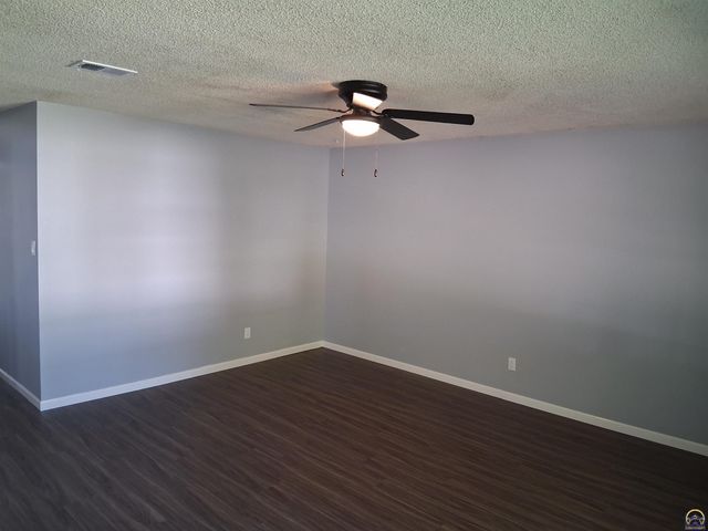 3713 SE Long ST, Topeka, KS 66609
