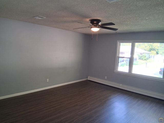3713 SE Long ST, Topeka, KS 66609