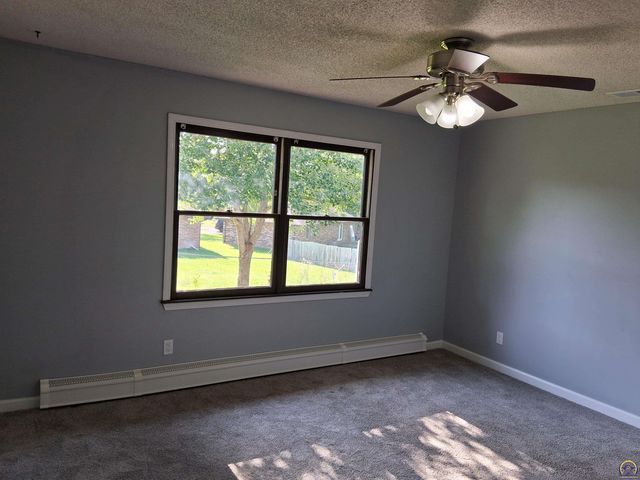 3713 SE Long ST, Topeka, KS 66609