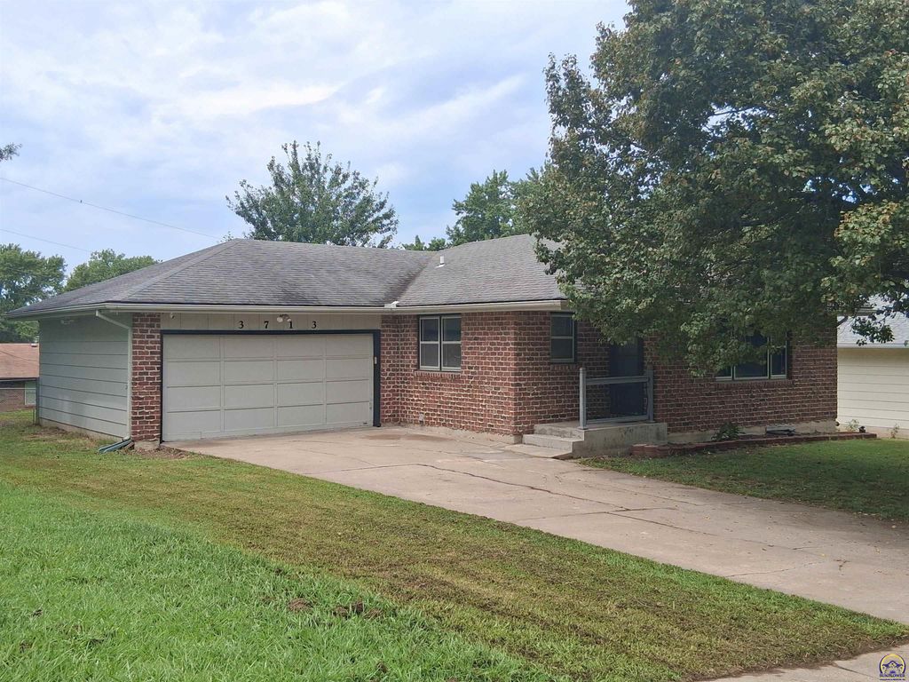 3713 SE Long ST, Topeka, KS 66609