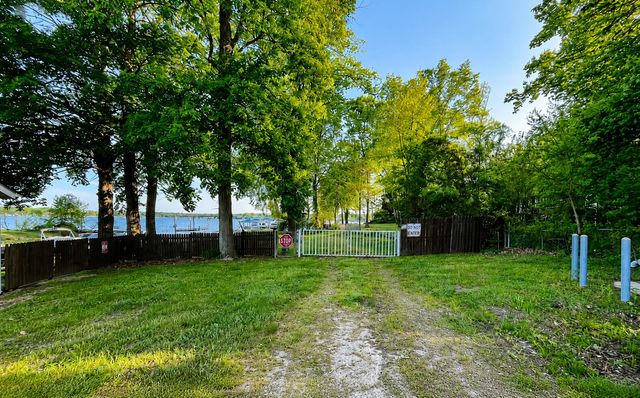 54598 Park Lane, Eau Claire, MI 49111
