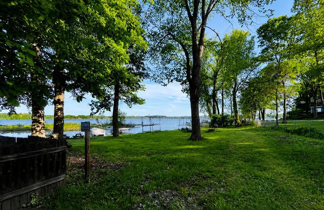54598 Park Lane, Eau Claire, MI 49111