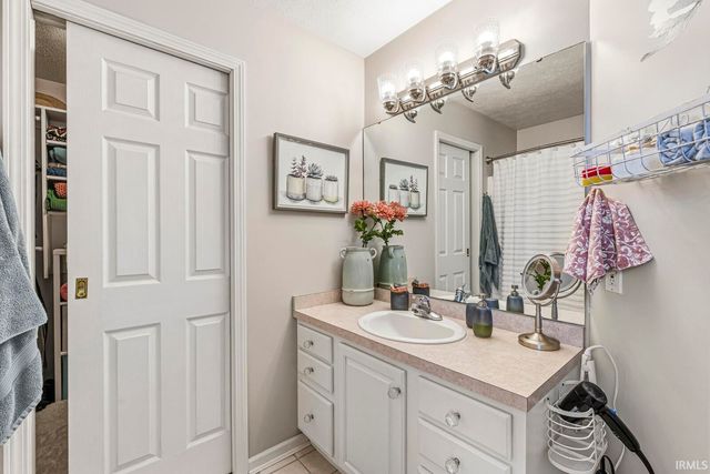 1435 Anchor Court, Mishawaka, IN 46544