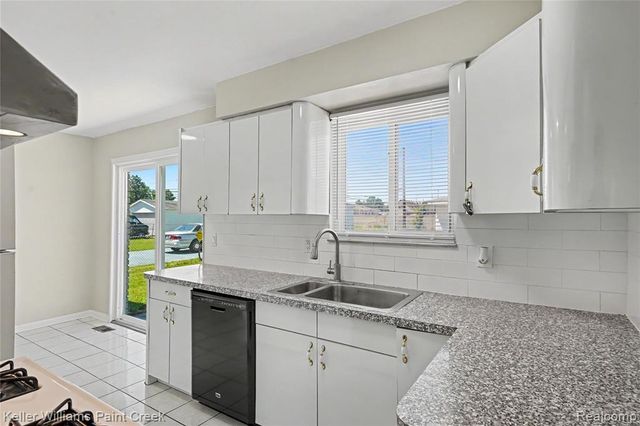 37125 Carpathia Boulevard, Sterling Heights, MI 48310