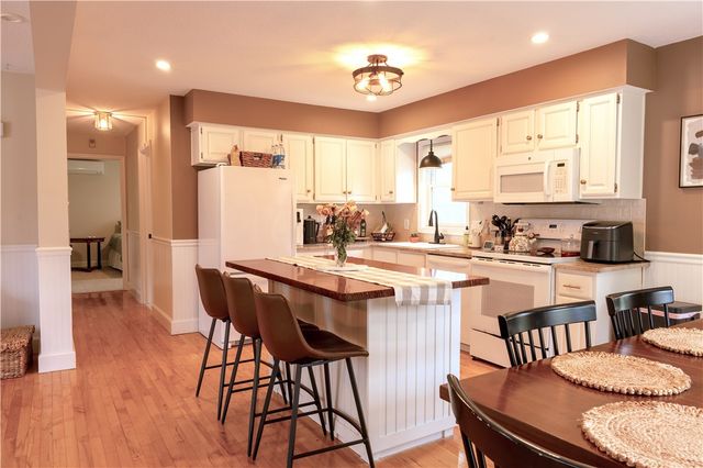 435 Allen Avenue, South Kingstown, RI 02879